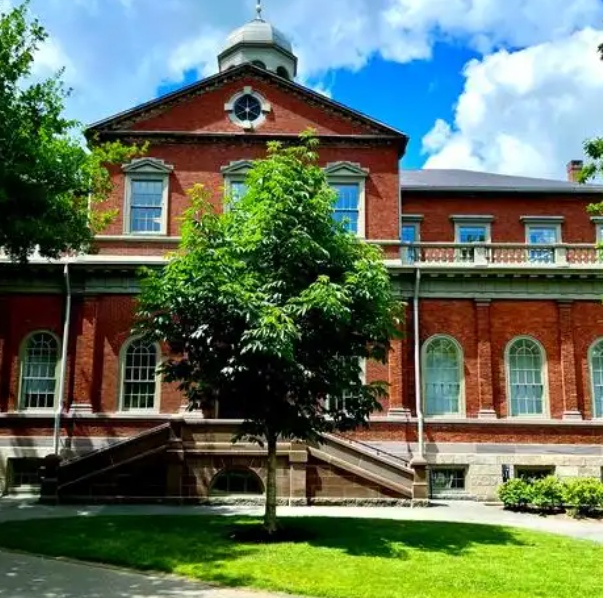 哈佛大学在比特币崩盘前夕大举买入